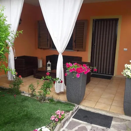 Casa Con Giardino Holiday home *