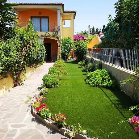 Casa Con Giardino Holiday home *